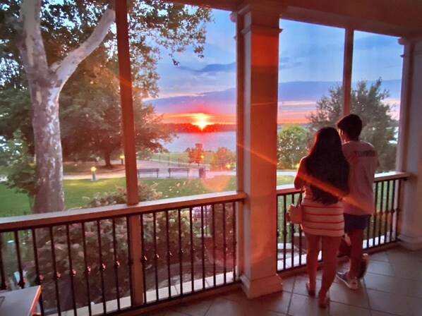 Property grounds - Memphis Dream House - 6 bedrooms - ON THE RIVER - Pool + Elevator + Gym + VIEWS (Memphis)