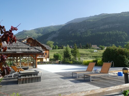 Très bel appartement, au pied des pistes, avec piscine et sauna