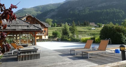 TrĂšs bel appartement, au pied des pistes, avec piscine et sauna