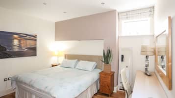 Cottage | 2 bedrooms, individually decorated, individually furnished, free WiFi