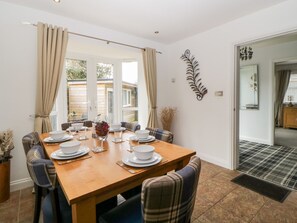 Cottage | Private kitchen | Fridge, dishwasher, electric kettle, toaster