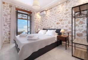 2 bedrooms, iron/ironing board, WiFi
