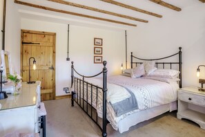 Casa rural | 2 dormitoris, decoració individual i mobiliari individual 