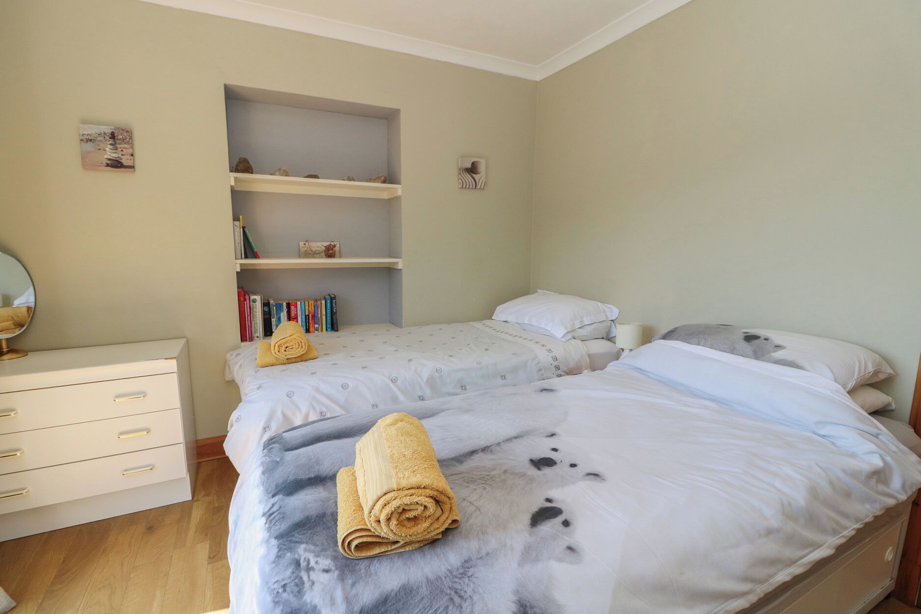 4 bedrooms, WiFi (free), individually decorated, individually furnished