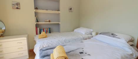 4 bedrooms, WiFi (free), individually decorated, individually furnished