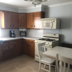 Coffee/tea maker, fridge, microwave, oven