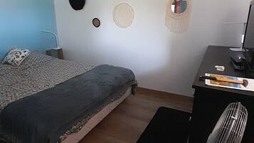 1 chambre, fer et planche à repasser, lit parapluie, Wi-Fi gratuit