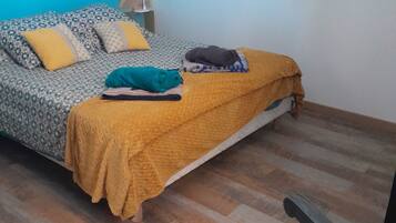 1 chambre, fer et planche à repasser, lit parapluie, Wi-Fi gratuit