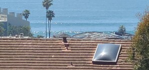 Beach nearby, sun-loungers, beach towels - New, Luxury, Ocean View Solana Beach Guest House  (Solana Beach)
