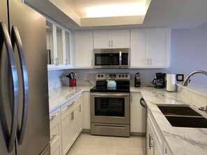 Coffee/tea maker, toaster, dining tables - Superb Gulf views in a renovated unit - CL0302 (Naples)