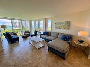 Living area - Spacious 3 Bedroom with Beautiful Views Featuring Clam Pass & the Gulf- WS0404 (Naples)
