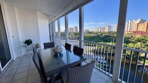 屋外ダイニングエリア