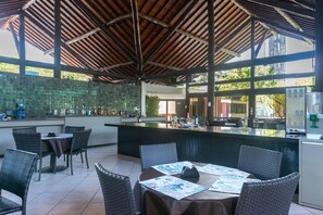 Deluxe Apartment | Outdoor dining