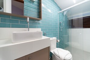 Deluxe Apartment | Bathroom