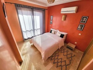 2 camere, una scrivania, Wi-Fi, lenzuola