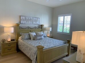 3 bedrooms - Beautiful 3-bedroom condo walking distance to the beach - Reg 4-PH4 (Naples)