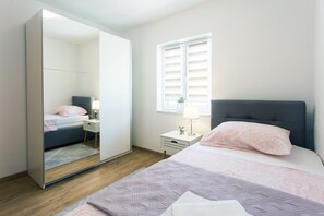 6 bedrooms, iron/ironing board, free WiFi, bed sheets - Villa Ivano with heated pool& sea&mountain view (Kaštel Stari)