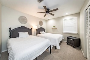 Room - Spacious 3 BR w 2 living areas in Jacksonville! (Jacksonville)