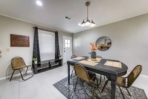 Dining - Spacious 3 BR w 2 living areas in Jacksonville! (Jacksonville)