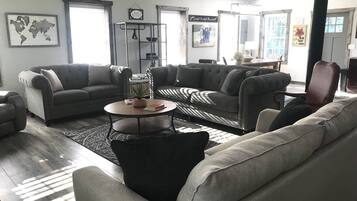 Smart TV, computer monitors