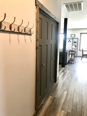 Interior - Nonna’s Place - Pole Barn Dwelling Near Mammoth Cave (Oakland)