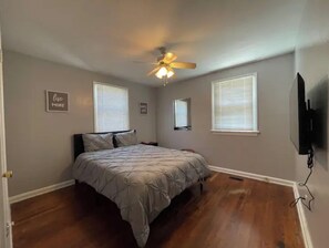 2 bedrooms, WiFi - Wakefield Rising (Hampton)