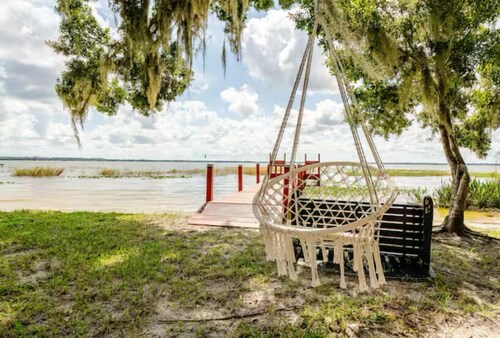 Central Florida lake house in Sunshine State