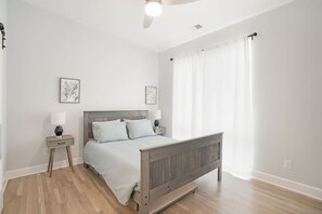 3 soverom, skrivebord, strykejern/-brett og wi-fi