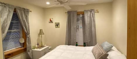 2 chambres, fer et planche à repasser, Wi-Fi, draps fournis