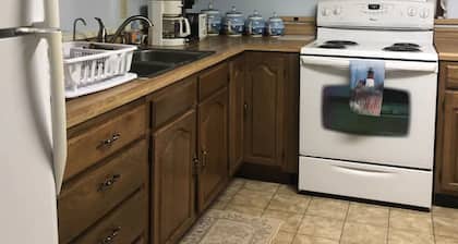 Mountain Cottage near skiing, hiking fishing and all things outdoor!