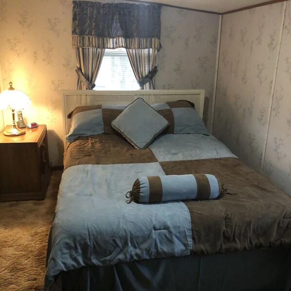 3 Schlafzimmer, Schreibtisch, Bügeleisen/Bügelbrett, Reisekinderbett