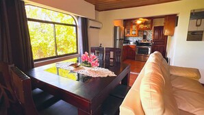 Family House | Minibar, in-room safe, iron/ironing board, travel crib - VAL HOTEL (Quepos)