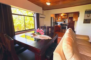 Family House | Minibar, in-room safe, iron/ironing board, travel crib - VAL HOTEL (Quepos)