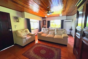 家庭独立别墅 | 迷你吧、客房内保险箱、熨斗/熨衣板、旅行婴儿床