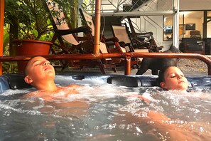 Outdoor pool - VAL HOTEL (Quepos)