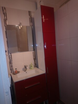 Dusche, Handtücher, Seife, Shampoo