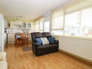 Cottage | Living room - 11 Seaward Crest (Norwich)