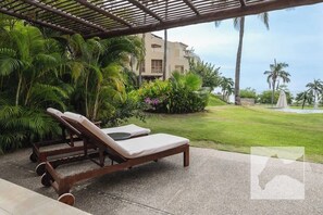 Property grounds - Luxury Beach Condo Walk to Town & Ocean (Punta de Mita)