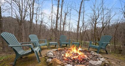 HOT TUB! Tiny Home Fire Pit! Pet Friendly on 5 Acres of Seclusion!