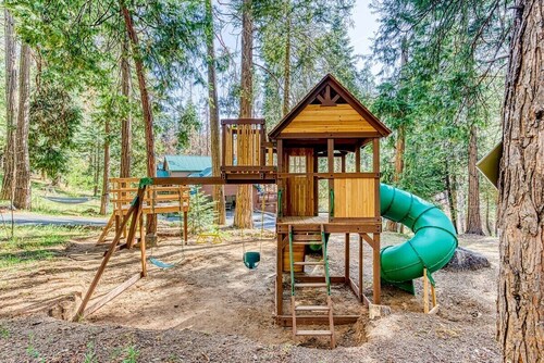 Private A/C Playset Zip-Line Huge Deck Firepit