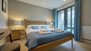 2 bedrooms, individually decorated, individually furnished
