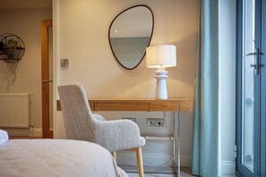 2 bedrooms, individually decorated, individually furnished - Riverside Park 3 (Keswick)