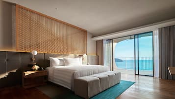 Suite (PARKROYAL) | 1 bilik tidur, peti besi dalam bilik, meja, langsir/tirai gelap terus