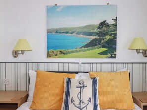 2 bedrooms, individually decorated, individually furnished, free WiFi - Orchard View (Tintagel)