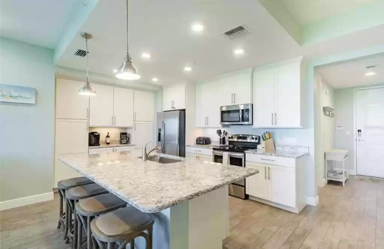 Refrigerador, microondas, horno, placa de cocina