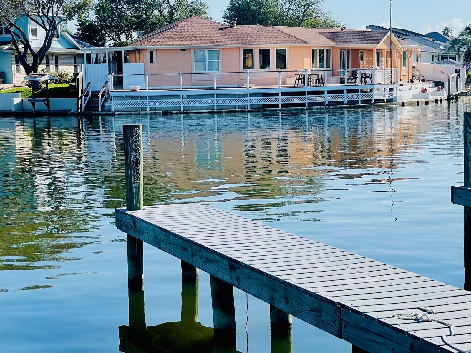 Relaxing Bayhouse Condominium Living