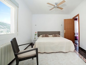 5 bedrooms, WiFi, bed sheets - Large, beautiful 5- bedroom villa with private pool (Calpe)