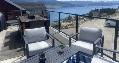 Majestic Mountainside cottage on Lake Okanagan