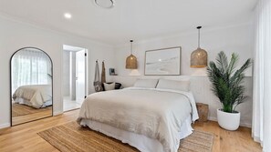 5 bedrooms, iron/ironing board, free WiFi, bed sheets - Baskk Mollymook take a moment, pause, unwind and absorb (Mollymook)