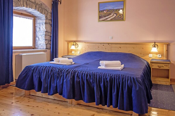 2 bedrooms, WiFi, bed sheets